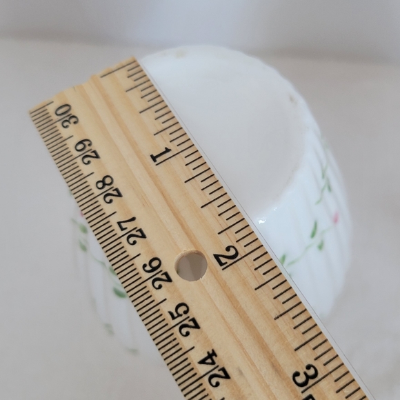 2 Pc Set White Porcelain Rose Bud Print Vase's - Picture 9 of 9